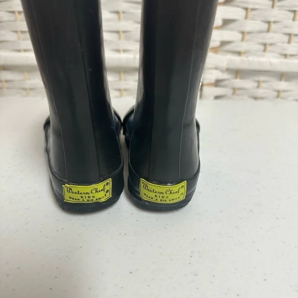 Western‎ Chief kids Batman rain boots size 7 good condition